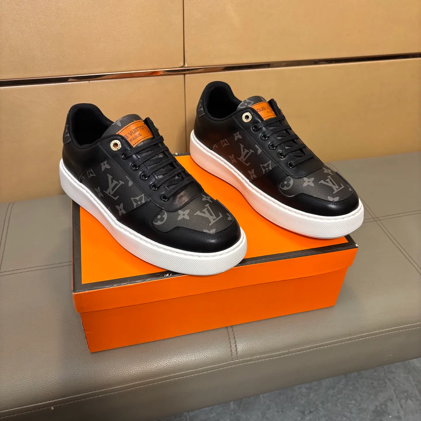 Men's shoes P400 🔆🔆👉【LV Louis Vuitton】The latest men's casual and fashionable men's shoes👟Best for all seasons💥Simple and elegant style, exclusive for trendy men, unique latest brand elements👑High-quality imported printed leather upper + cowhide, pigskin feet, fashionable and generous✅wear-resistant rubber outsole! Actual shooting🎬38-44